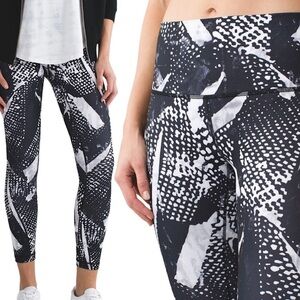 Lululemon High Times 7/8 Leggings Static Mist White
Black Print Full On Luon 4